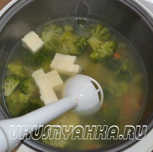 Суп- пюре из брокколи и плавленым сыром  в мультиварке, приготовление, шаг 4