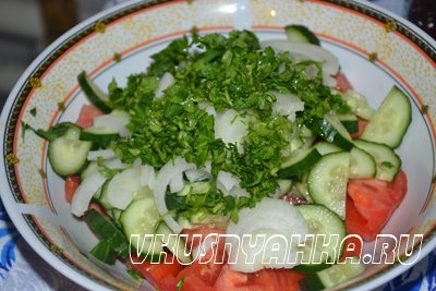Салат с огурцами и помидорами, приготовление, шаг 4