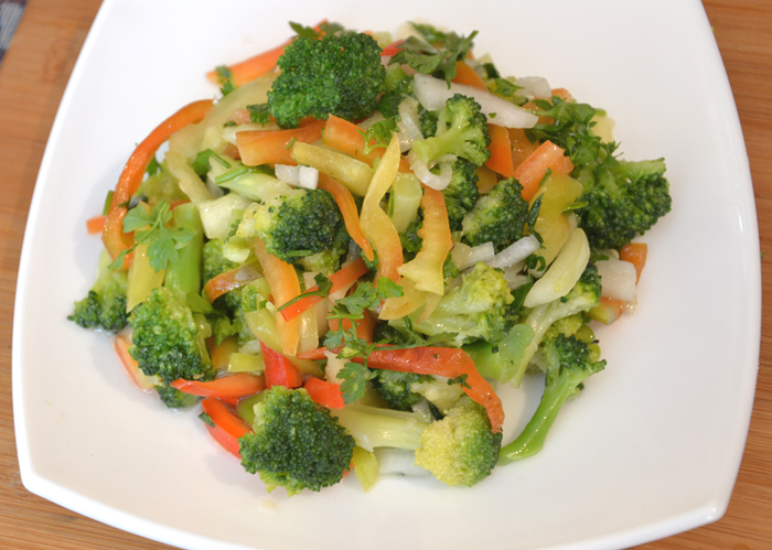 Тушеные овощи морковь брокколи фасоль