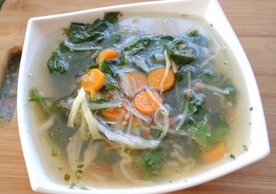 Овощной суп с капустой и шпинатом в мультиварке