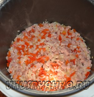 Болгарский перец фаршированный ветчиной и рисом  в мультиварке, приготовление, шаг 3