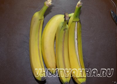 Бананы с шоколадом и орехами на углях, приготовление, шаг 1