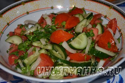 Салат с огурцами и помидорами, приготовление, шаг 5