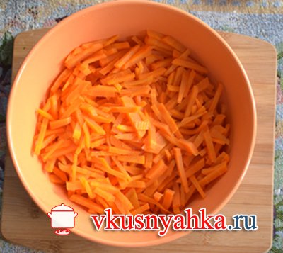 Салат из моркови с зелёным горошком  в мультиварке, приготовление, шаг 4