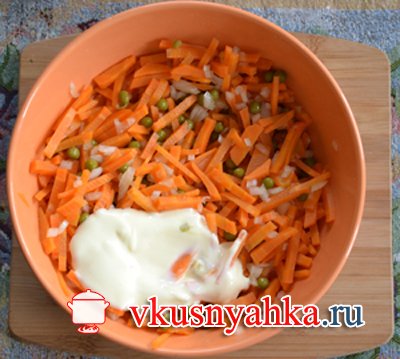 Салат из моркови с зелёным горошком  в мультиварке, приготовление, шаг 5